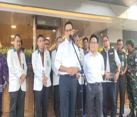 Anies-Cak Imin usai jalani tes kesehatan di RSPAD Gatot Subroto sebagai syarat KPU untuk maju di Pilpres 2024.(foto: detik.com)