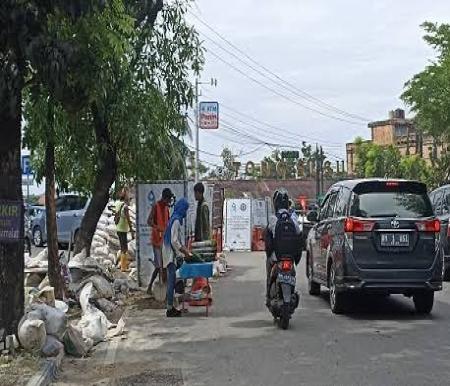 Proyek gaalian PDAM di Jalan Sudirman Pekanbaru.(foto: dok/halloriau.com)