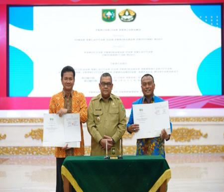 Gubernur Riau, Edy Natar Nasution teken MoU bersama Fakultas Perikanan dan Ilmu Kelautan Unri (foto/Mg1)
