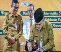 Sekda Dumai H Indra Gunawan menyaksikan penandatanganan MoU enam OPD dan Kajari Dumai.(foto: bambang/halloriau.com)