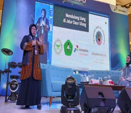 _Penggerak Bank Sampah Agrowisata Ibnu Al Mubarok Rinwiningsih menjadi narasumber dalam Workshop UMKM di Acara Pertamina SMEXPO 2023, di Pekanbaru, Sabtu (18/11/2023).(foto: istimewa)