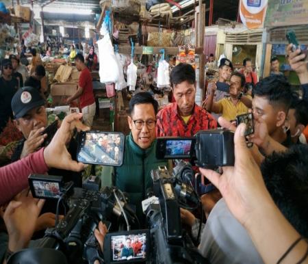 Cawapres 2024, Cak Imin saat berkunjung ke Pasar Pagi Arengka Pekanbaru (foto/riki)