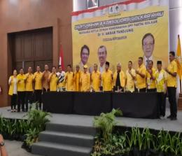 Ketua Dewan Kehormatan Partai Golkar, Akbar Tandjung dalam silaturahmi dan konsolidasi Golkar Riau.(foto: istimewa)