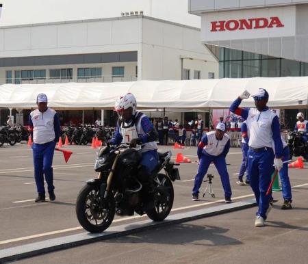 PT Astra Honda Motor (AHM) memperoleh predikat juara di tiga kategori pada kompetisi 