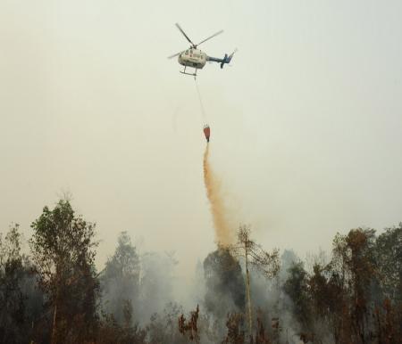 Ilustrasi heli water bombing dikirim ke lokasi Karhutla di Pelalawan (foto/int)