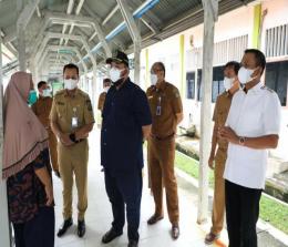Wabup Indra Gunawan, Ketua serta Wakil Katua DPRD saat sidak ke RSUD Rohul melihat kegiatan pelayanan. 

