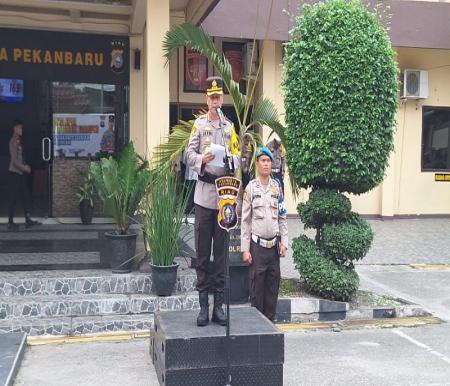 Kapolresta Pekanbaru, Kombes Pol Jefri RP Siagian memimpin apel gelar pasukan Ops Zebra (foto/bayu-halloriau)