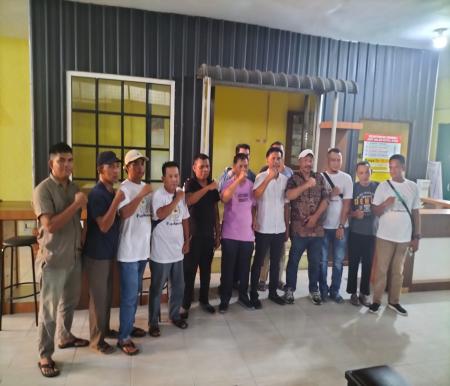 Ketua Paguyuban Pujakesuma Riau, Muchdi bersama pengurus DPD Pujakusuma Pelalawan (foto/andi)