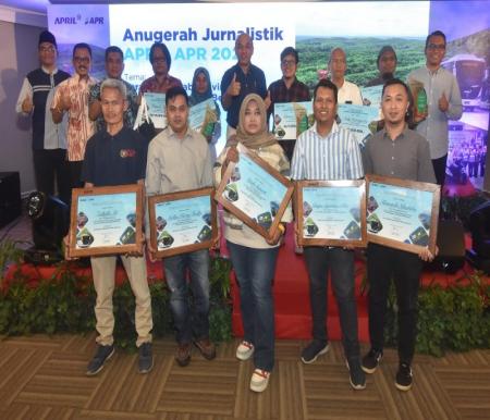 Seluruh pemenang dan finalis foto bersama jajaran manajemen RAPP (foto/ist)