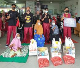 Penyerahan bantuan Honda Community kepada warga di Bangkinang Kampar