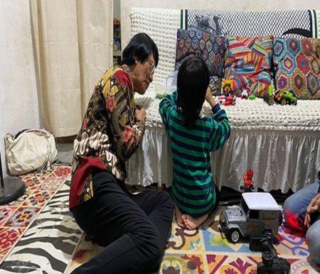 Kak Seto kunjungi N, korban pencabulan di salah satu TK swasta di Pekanbaru (foto/tribunpekanbaru)