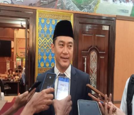 Wakil Ketua DPRD Riau Hardianto minta Pemprov Riau buat kebijakan khusus meski kenaikan harga sembako terjadi secara nasional. (foto:rinai/halloriau)