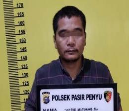 Tim Reskrim Polsek Pasir Penyu mengamankan seorang pelaku judi Totol Gelap online (foto/andri)