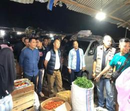 Pj Sekda Pekanbaru memantau Pasar Induk Sementara di Terminal BRPS (foto/int)