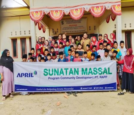 RAPP melaksanaan khitanan massal bagi 40 anak laki-laki dari Desa Kesuma kecamatan Pangkalan Kuras (foto/ist)