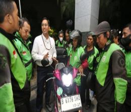 Dirut PT Gagas, Muhammad Hardiansyah menyosialisasikan sepeda motor gas kepada mitra ojol.(foto: istimewa)