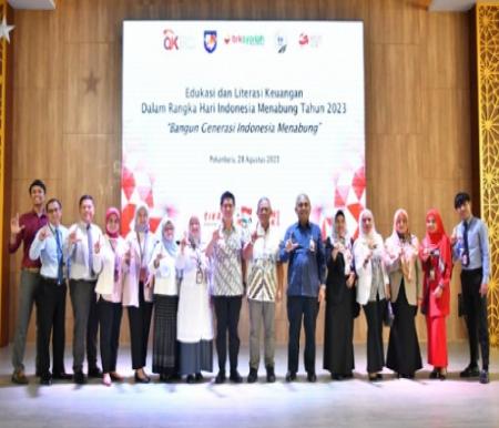 Kepala OJK Riau, M Luthfi dan jajaran Direksi BRK Syariah dalam kegiatan literasi keuangan di Sekolah Darma Yudha Pekanbaru.(foto: istimewa)