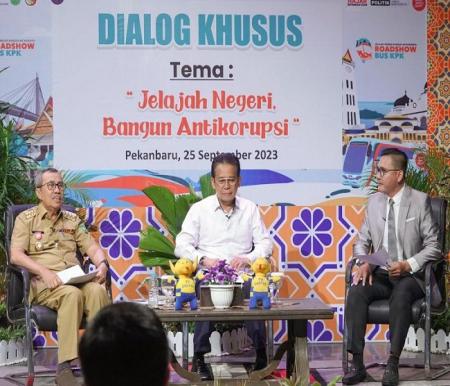 Dialog khusus Gubernur Syamsiar bersama TVRI Stasiun Pekanbaru.