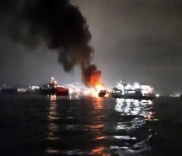 Kapal Dumai Line 5 terbakara di perairan Tanjungpinang pekan lalu