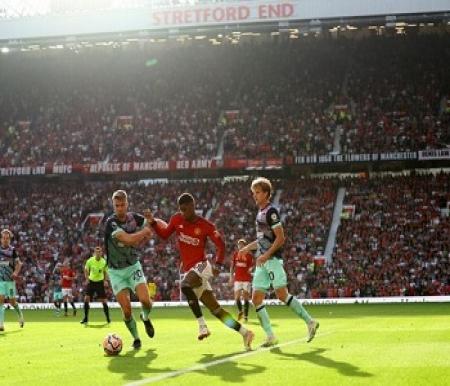 Manchester United menang 2-1 atas Brentford secara dramatis 