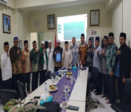 Foto bersama saat Pengukuhan Badan Kerja Sama Pondok Pesantren Indonesia (BKsPPI) Riau di Bogor belum lama ini.