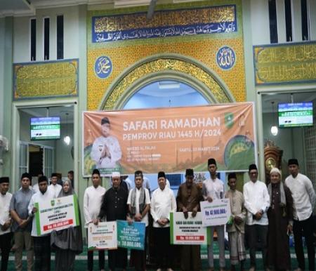 Asisten I Setdaprov Riau dalam Safari Ramadan di Meranti.(foto: mcr)