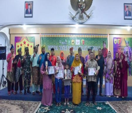 Para pemenang Festival Kontemporer Sejarah Melayu Bengkalis.(foto: zulkarnaen/halloriau.com)