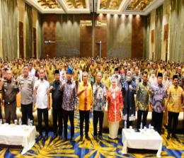 Bupati Bengkalis, Kasmarni dalam acara Rapat Kerja Penyelenggaraan Pemerintahan Desa se-Provinsi Riau.(foto: zulkarnaen/halloriau.com)