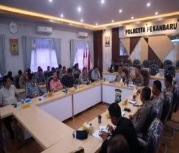 Rapat pengamanan Liga 3 Zona Riau yang digelar Polresta Pekanbaru bersama Asprov PSSI Riau.(foto: bayu/halloriau.com)