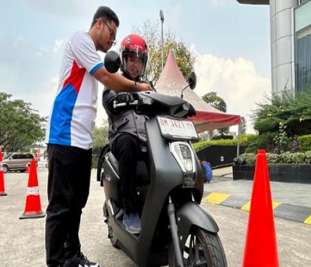 Test ride Honda EM1 e: saat launching di Swiss Bell Hotel Pekanbaru.(foto: budy/halloriau.com)