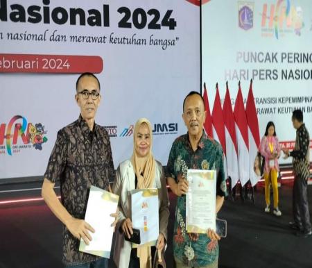 Luna Agustin, Kambali dan Hermanto Ansam wartawan PWI Riau peraih PCNO PWI Pusat.(foto: mcr)