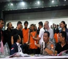 Polda Metro Jaya menggelar konferensi pers mengungkap tersangka dan barang bukti terkait kerusuhan 21 dan 22 Mei 2019, Jakarta, Rabu (22/5) malam. FOTO: CNN Indonesia/Gloria Safira Taylor