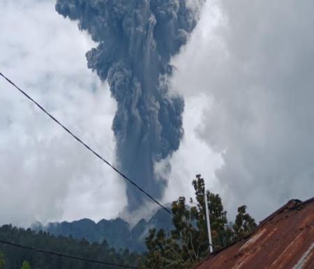 Ilustrasi Gunung Marapi, Sumbar lagi (foto/int) 