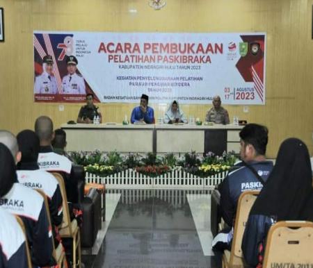Kepala Badan Kesbangpol Indragiri, Bambang Indramawan, buka pelatihan Paskibraka (foto/andri)