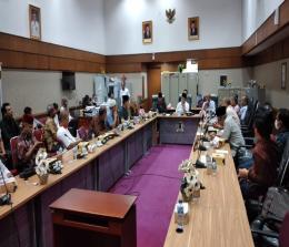 Pimpinan DPRD Riau bersama tokoh masyarakat Riau membahas pemekaran kabupaten di Riau.(foto: rico/halloriau.com)