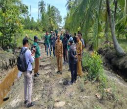 Plt Bupati Kepulauan Meranti AKBP (Purn) H. Asmar kembali melakukan monitoring pembangunan jalan