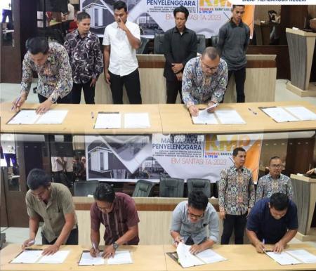 Penandatanganan perjanjian kerja sama kegiatan Sanimas, San-LPK dan TPS 3R Tahap II TA 2023 di Riau (foto/ist)