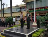 Wakapolda Riau, Brigjen Pol Ermi Widyatno dan Danrem 031/Wira Bima Kolonel Inf Sonny Aprianto, memimpin apel bersama