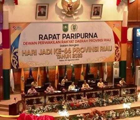Kegiatan Paripurna HUT ke-66 Riau di DPRD Riau.(foto: rinai/halloriau.com)