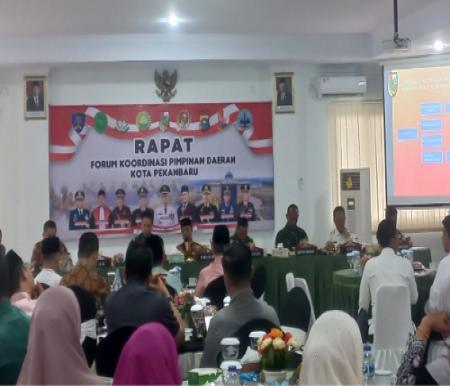 P Walikota Pekanbaru, Muflihun rapat terkait Ramadan.(foto: dini/halloriau.com)