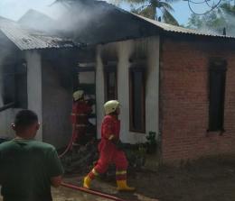Rumah terbakar di Umban Sari, Pekanbaru yang menyebabkan satu orang bocah tewas.