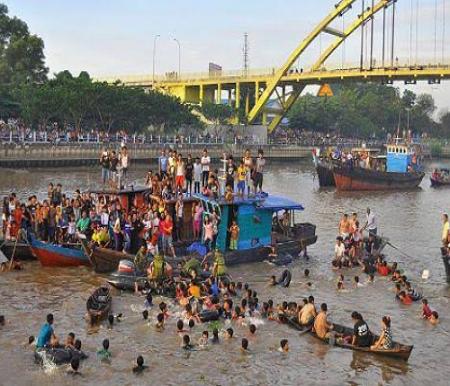 Tradisi petang megang di sungai Siak jelang Ramadhan.(ilustrasi/int)