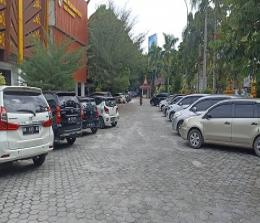 Parkir di MPP Pemko Pekanbaru tak tertata (foto/Rahmat)