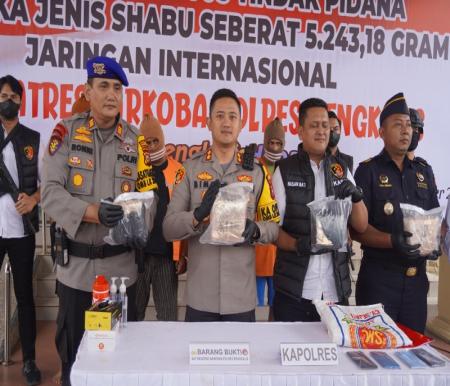 Tim gabungan berhasil gagalkan penyelundupan 5 Kg sabu dari Malaysia di perairan Bengkalis (foto/zulkarnain)