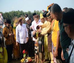 Gubri Syamsuar hadiri event wisata balimau kasai di Desa Batu Belah, Kampar (foto/int)