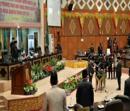 Rapat Paripurna DPRD Riau pengucapan sumpah janji Syahroni Tua sebagai anggota dewan.