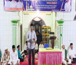 Sekda Inhu hadiri peringatan Isra Miraj di Masjid Nuril Huda, Desa Pasir Sialang Jaya (foto/Andri)
