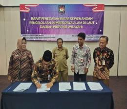 Asisten I Setda Provinsi Riau, Drs Masrul Kasmy saat kesepakatan kewenangan pengelolaan SDA dengan provinsi lain (foto/ist)