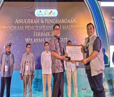 Manager CSR PHR WK Rokan, Pinto saat menerima penghargaan dalam ajang PPM Award 2023 di Yogyakarta (foto/ist)