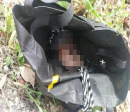 Mayat bayi dalam tas ditemukan warga di jalan lintas Pekanbaru-Bangkinang (foto/Bayu)